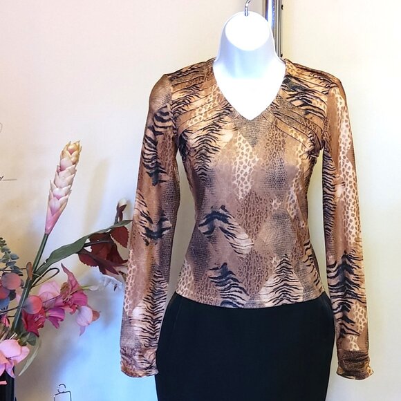 NWOT NESS Women's Multi Color Print V Neck Stretchy Pleated Top Size 0 - Picture 3 of 7